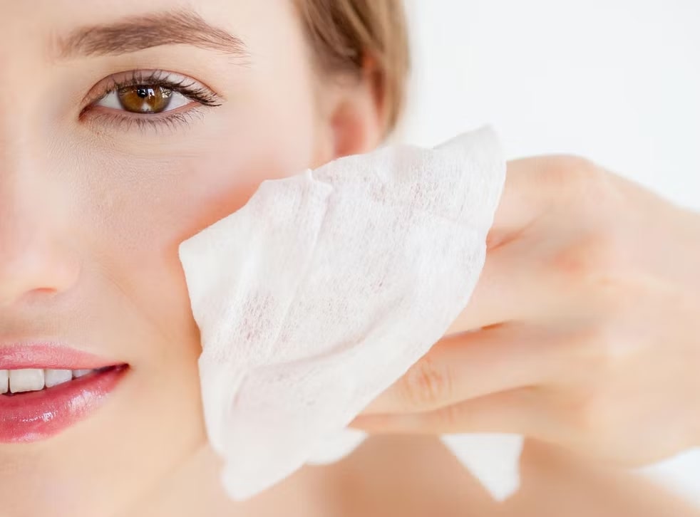 Are wet wipes good for removing makeup?