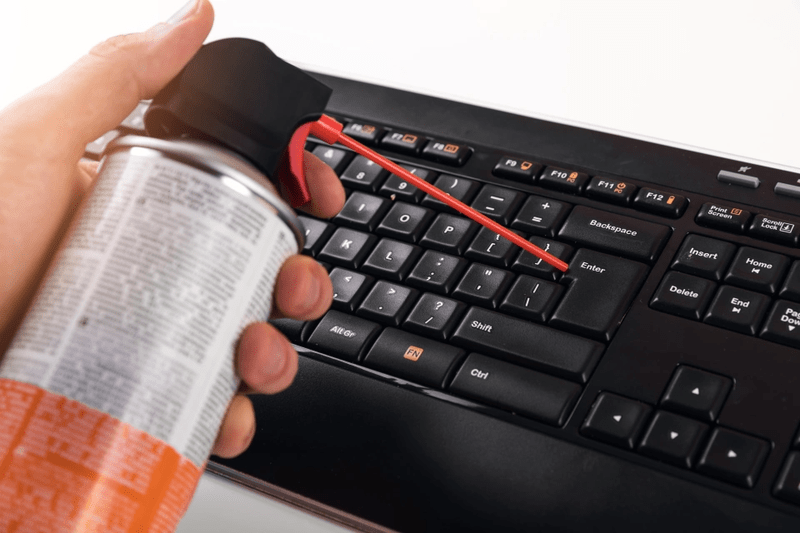 can i clean my laptop keyboard with wet wipes